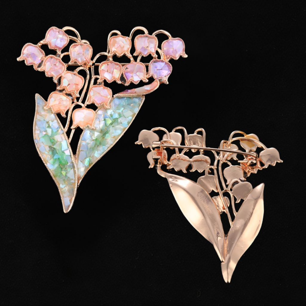 Front and back of mother of pearl,nacre shell brooch＆flower brooch on black