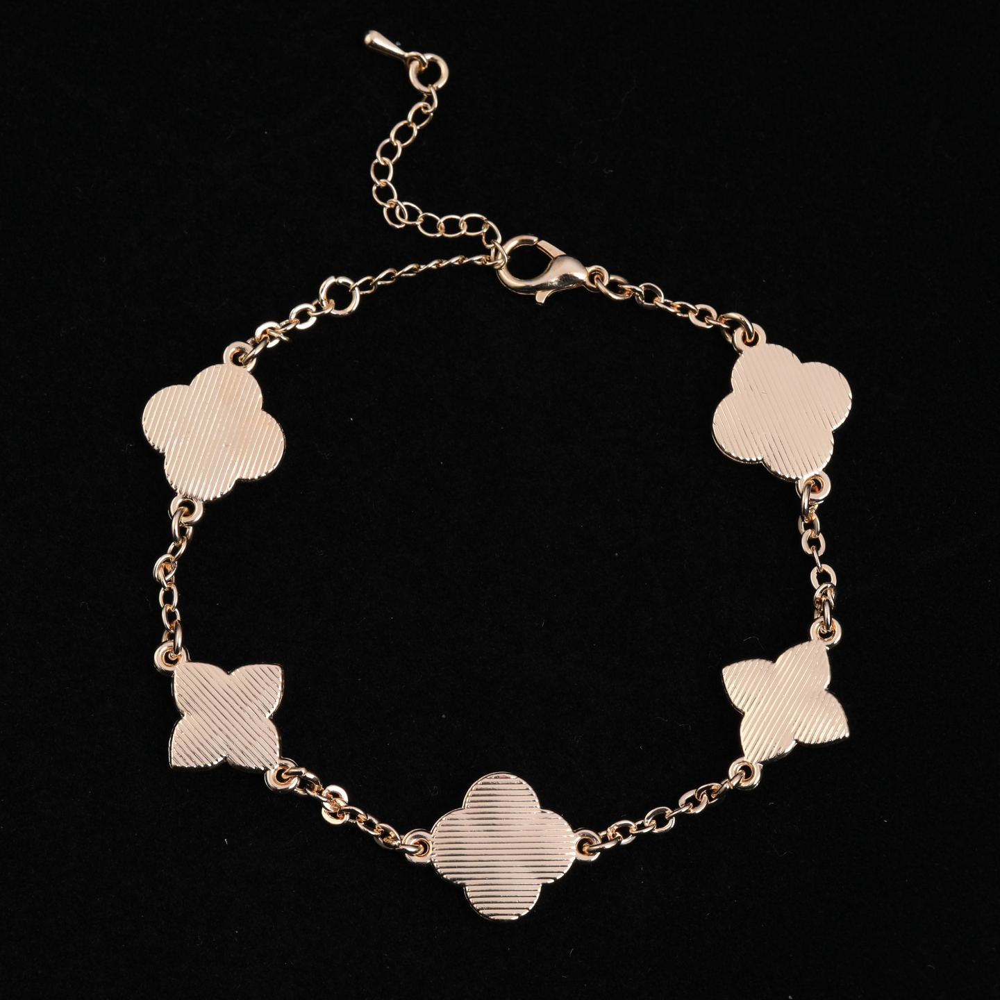 Back view of gold alloy clover mother of pearl bracelet