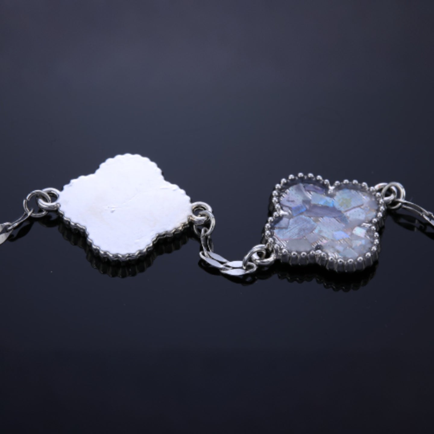  Adjustable chain and lobster clasp of clover mother of pearl bracelet  