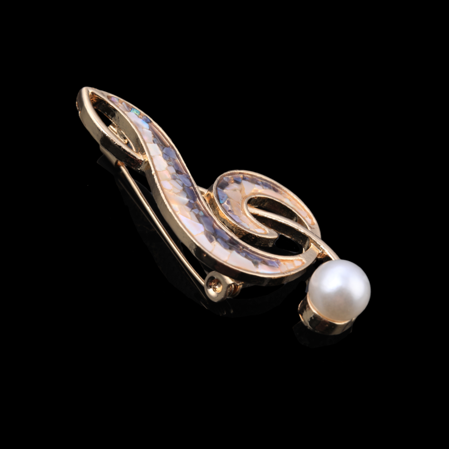  Close-up of Handmade iridescent treble clef mother-of-pearl brooch,nacre shell brooch