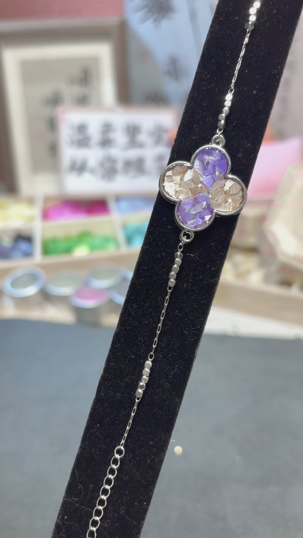 Elegant Clover Bracelet in Iridescent Mother of Pearl-Handcrafted Luxury Jewelry